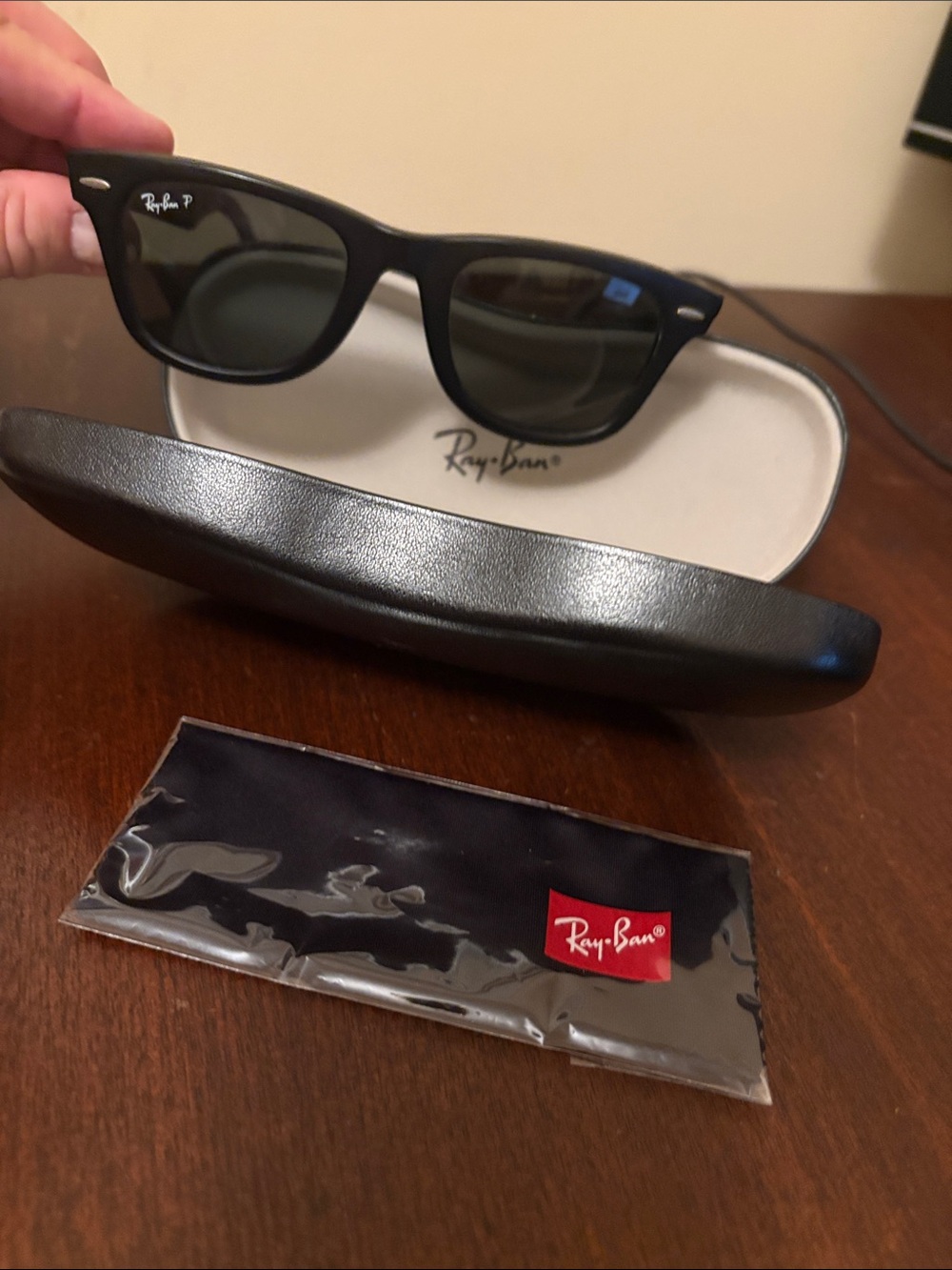 Ray-Ban polarized Wayfarer 2140 Matte Black Frame Camo Temples G15 Lens w/case